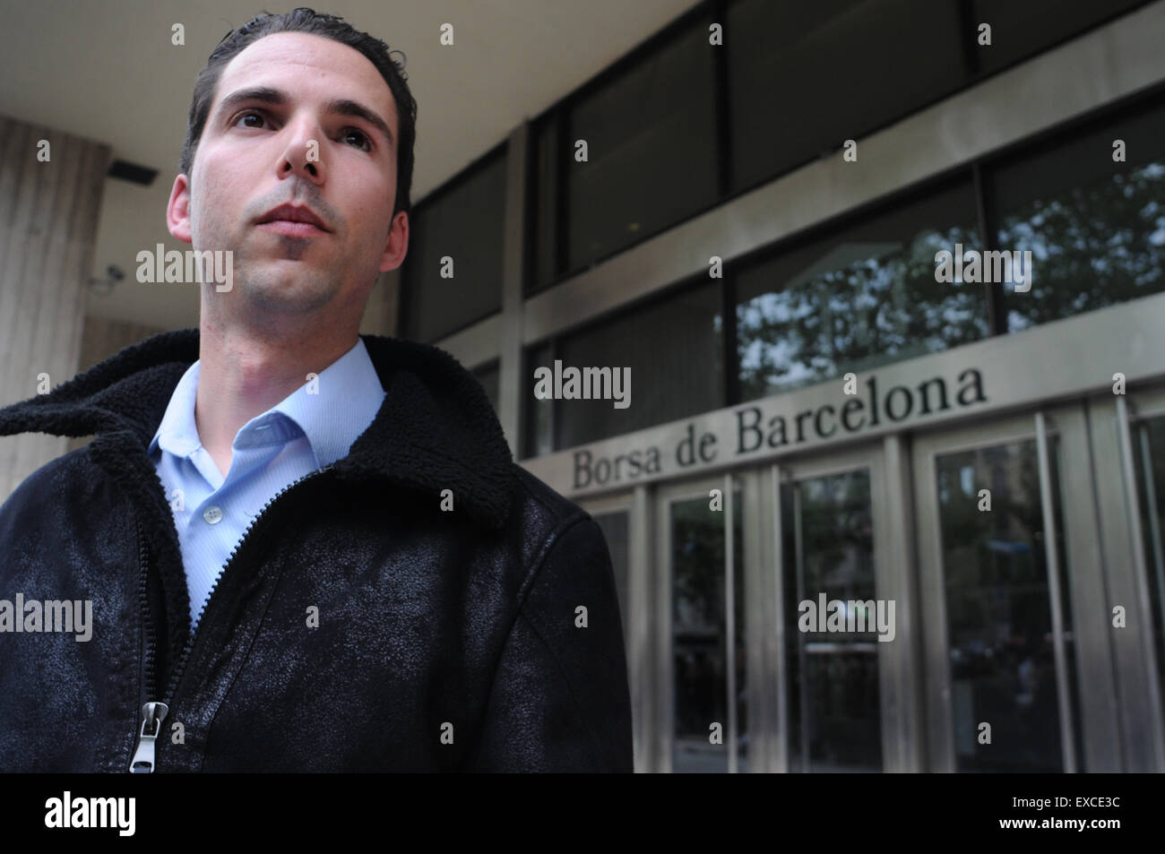Oscar Alpuente, un de ceux qui sont touchés par l'utilisation de balles en caoutchouc à l'endroit où il a été abattu, à côté de la bourse de Barcelone. L'Espagne. Il a perdu un œil. La violence policière. Armes dangereuses. Banque D'Images