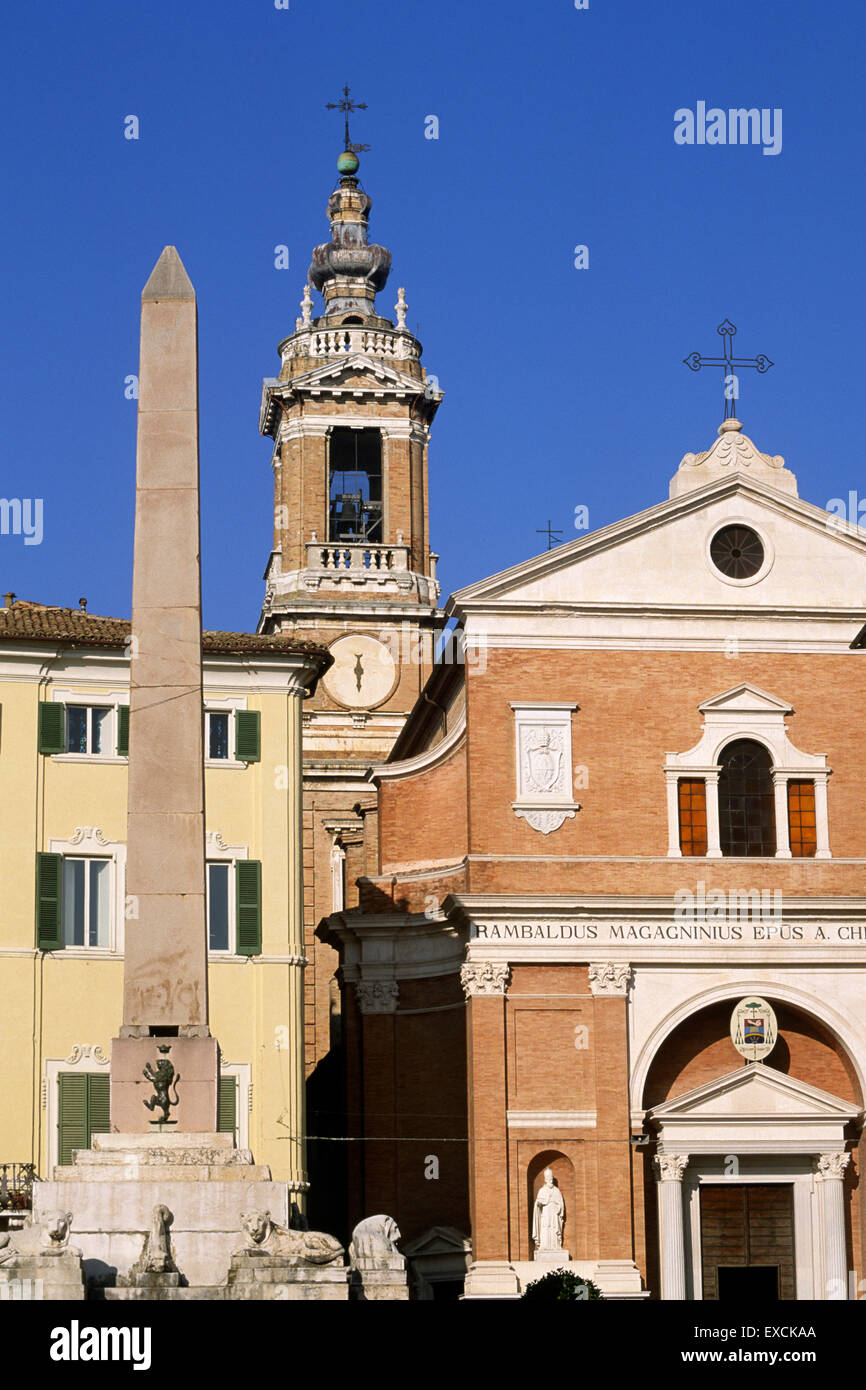 Italie, le Marche, Jesi, Piazza Federico II, duomo Banque D'Images