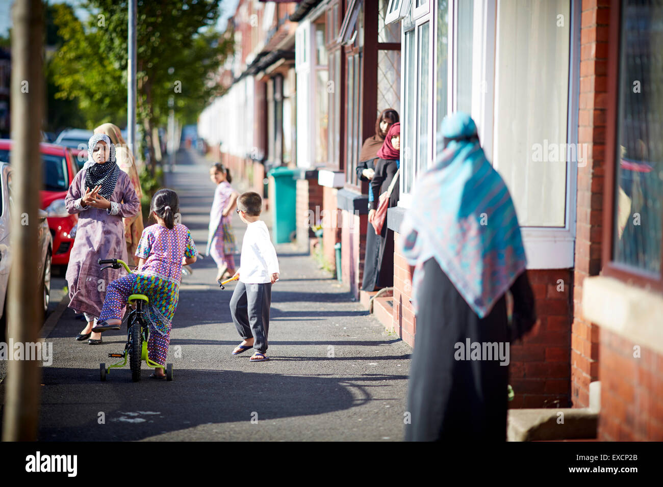 MANCHESTER Whalley Range salon boutiques sur Clarendon Road supermarché Fruits Aliments monde asiatique street traders pakistan indien communi Banque D'Images