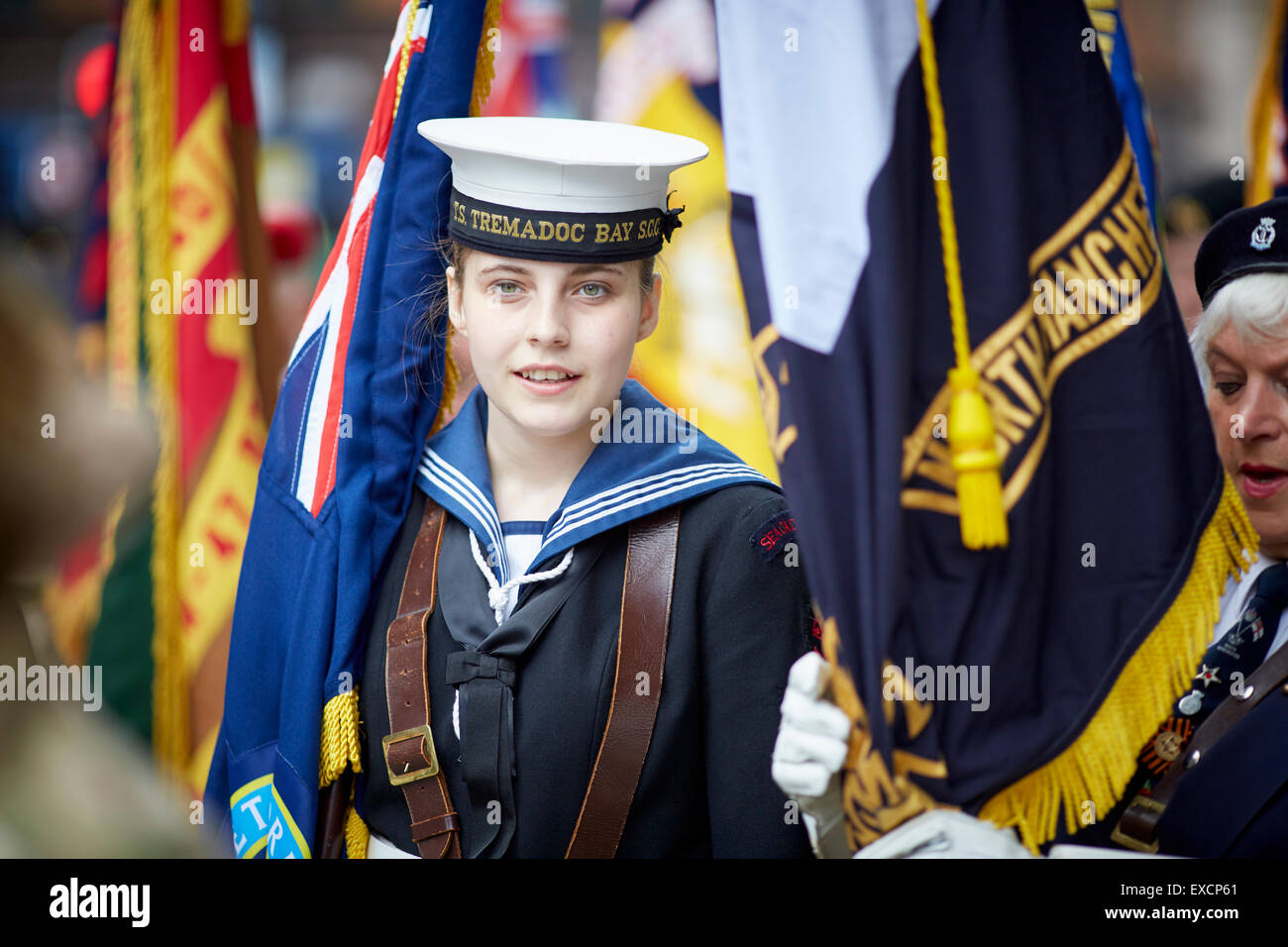 La JOURNÉE DES FORCES ARMÉES DANS LE CENTRE-VILLE DE MANCHESTER. bottes de l'armée soldat soldat en uniforme de combat camouflage bataille courage employées mil Banque D'Images