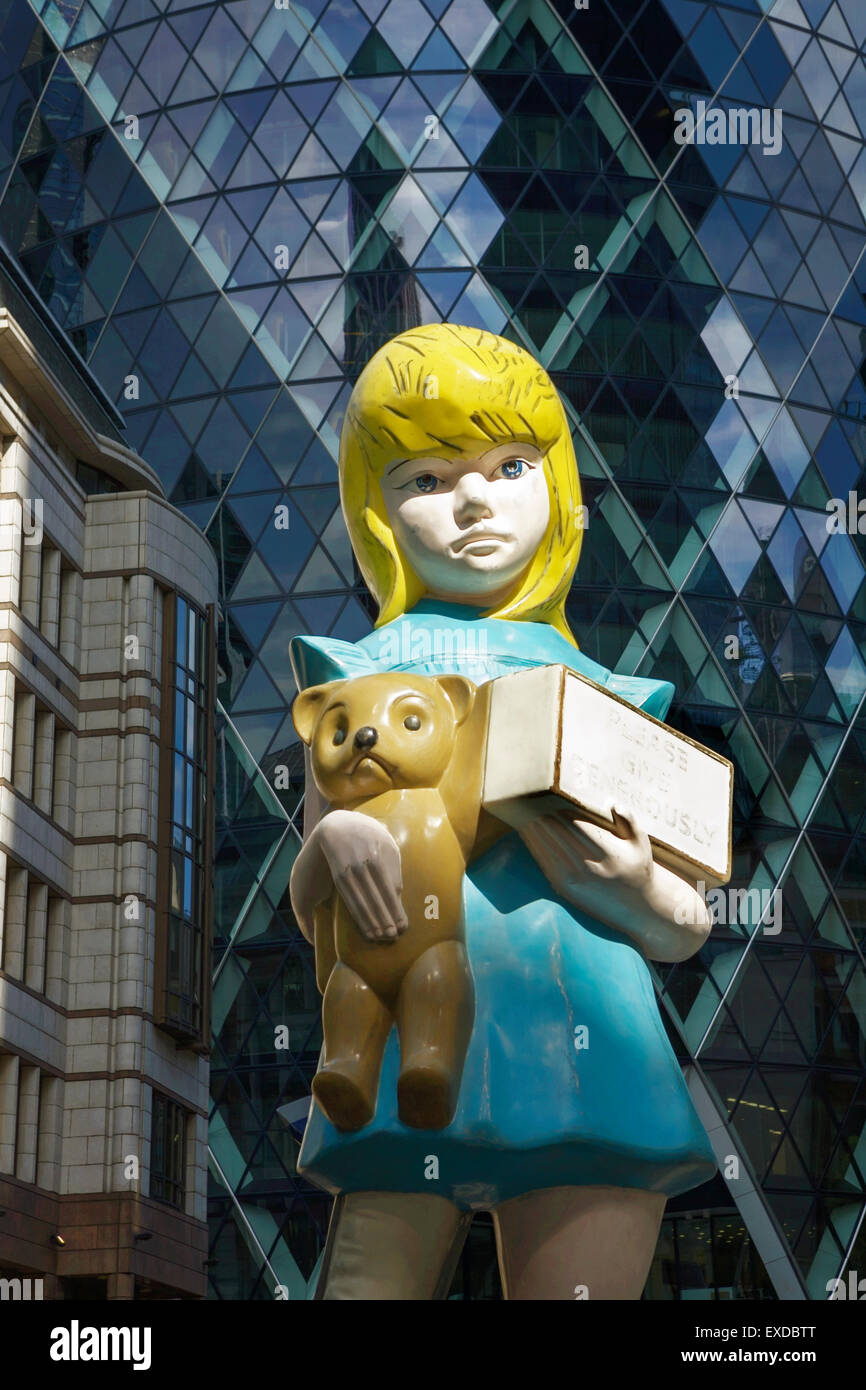 Damien Hurst charité sculpture, dans la ville de Londres, Angleterre, Royaume-Uni. Statues de Londres. Banque D'Images