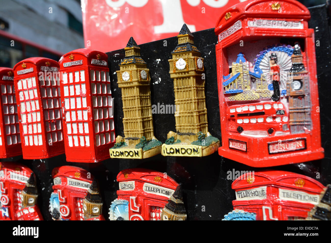 Big Ben et d'autres souvenirs touristiques de Londres à vendre dans le centre de Londres, Angleterre, Royaume-Uni Banque D'Images