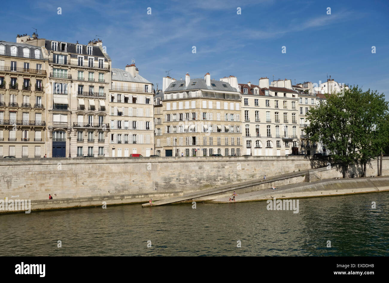 Les bâtiments à l'architecture Haussmannienne parisienne Seine, Ile de la Cité, Paris, France. Banque D'Images
