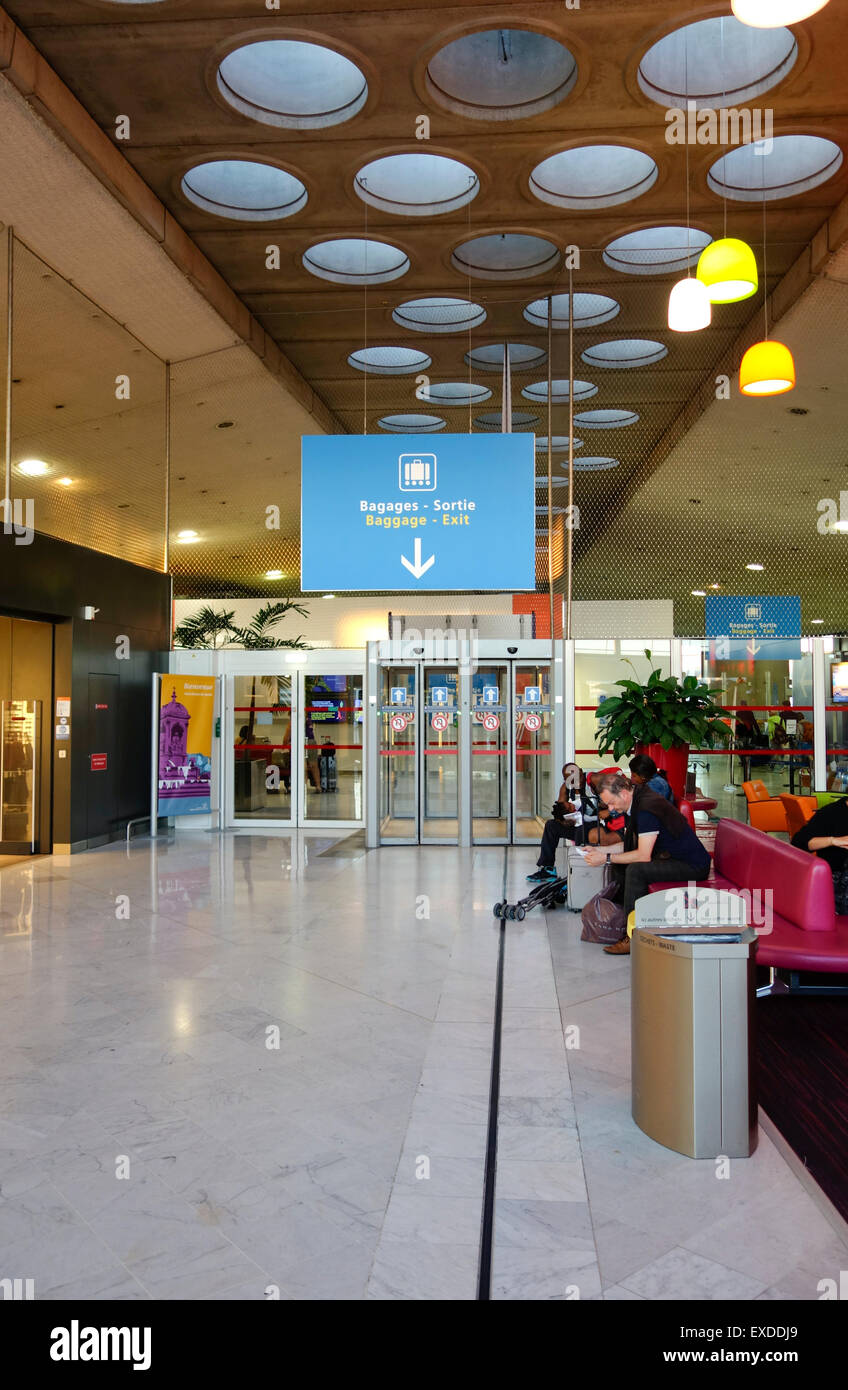 Gate vers la zone de récupération des bagages et sortir à Charles de Gaulle, aéroport, Paris, France. Banque D'Images
