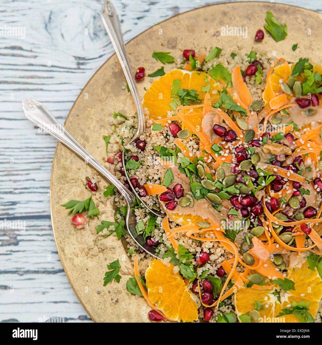 Salade de quinoa et grenade Orange Banque D'Images