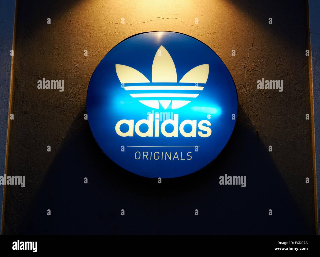 adidas lumineuse