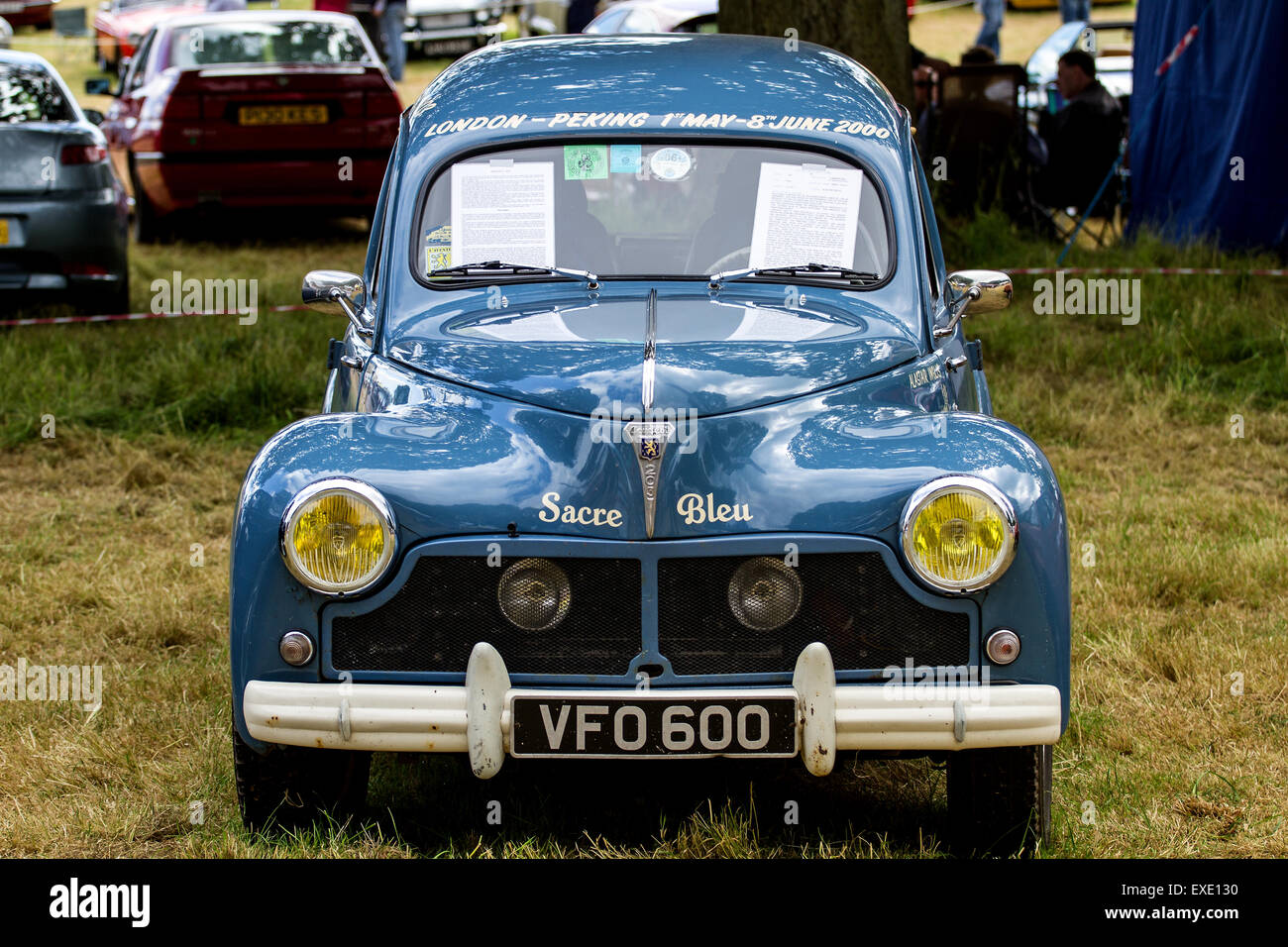 L'Écosse Glamis, Royaume-Uni. 12h, juillet 2015. Peugeot 203 à la 41e spectacle Transport écossais s'est tenue au Château de Glamis sont exposées des voitures anciennes à partir de 1890-1975. Credit : Dundee Photographics/Alamy Live News Banque D'Images