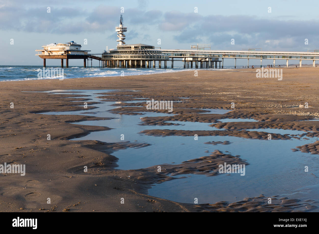 Vue de la plage de la célèbre jetée de Scheveningen, Pays-Bas Banque D'Images