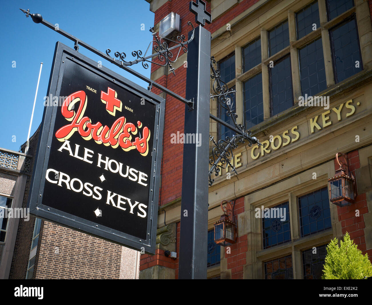 La Croix fléchées enseigne de pub à Chester Cheshire UK Banque D'Images