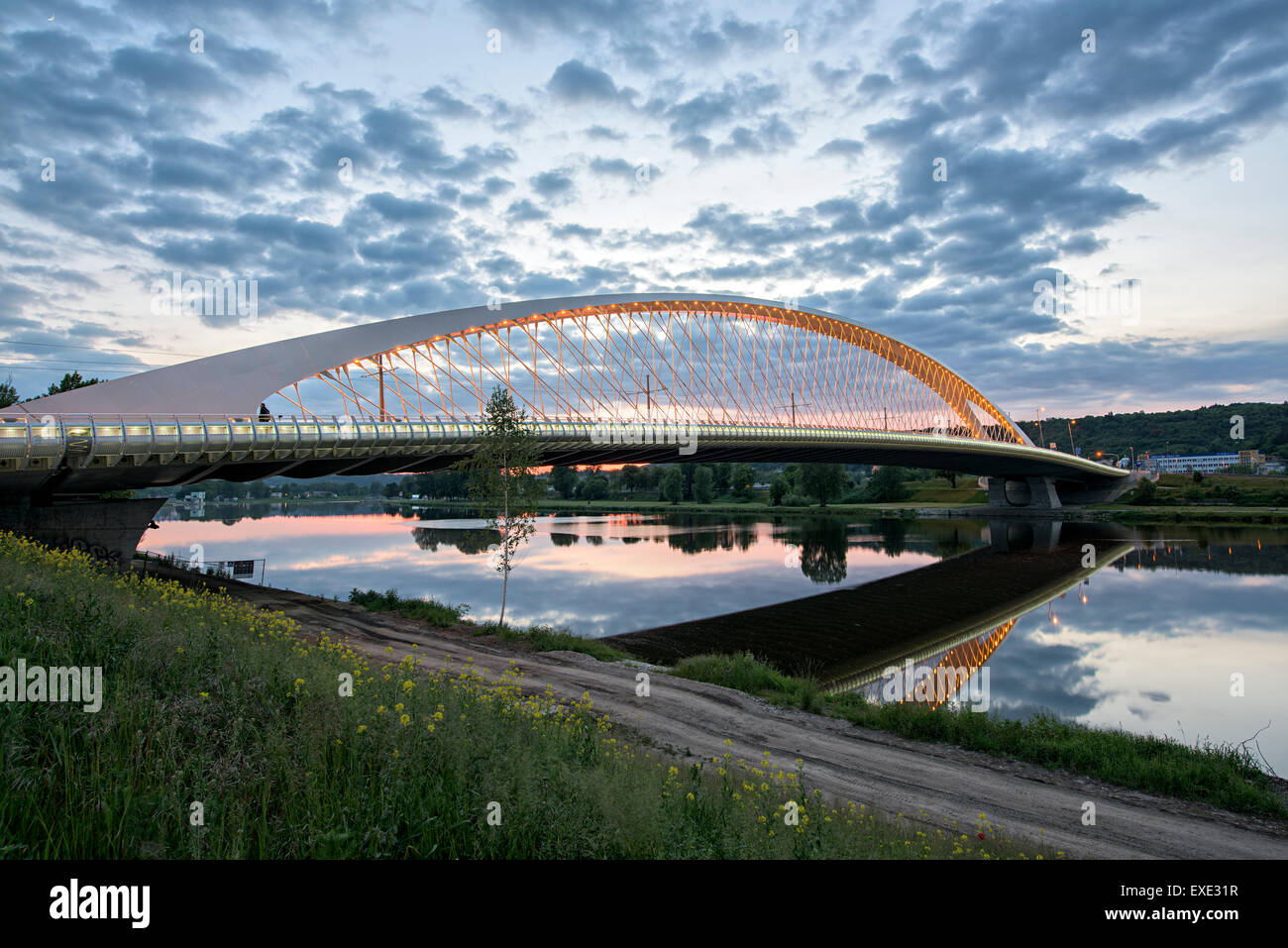 Troja pont sur la Vltava dans la nuit Banque D'Images