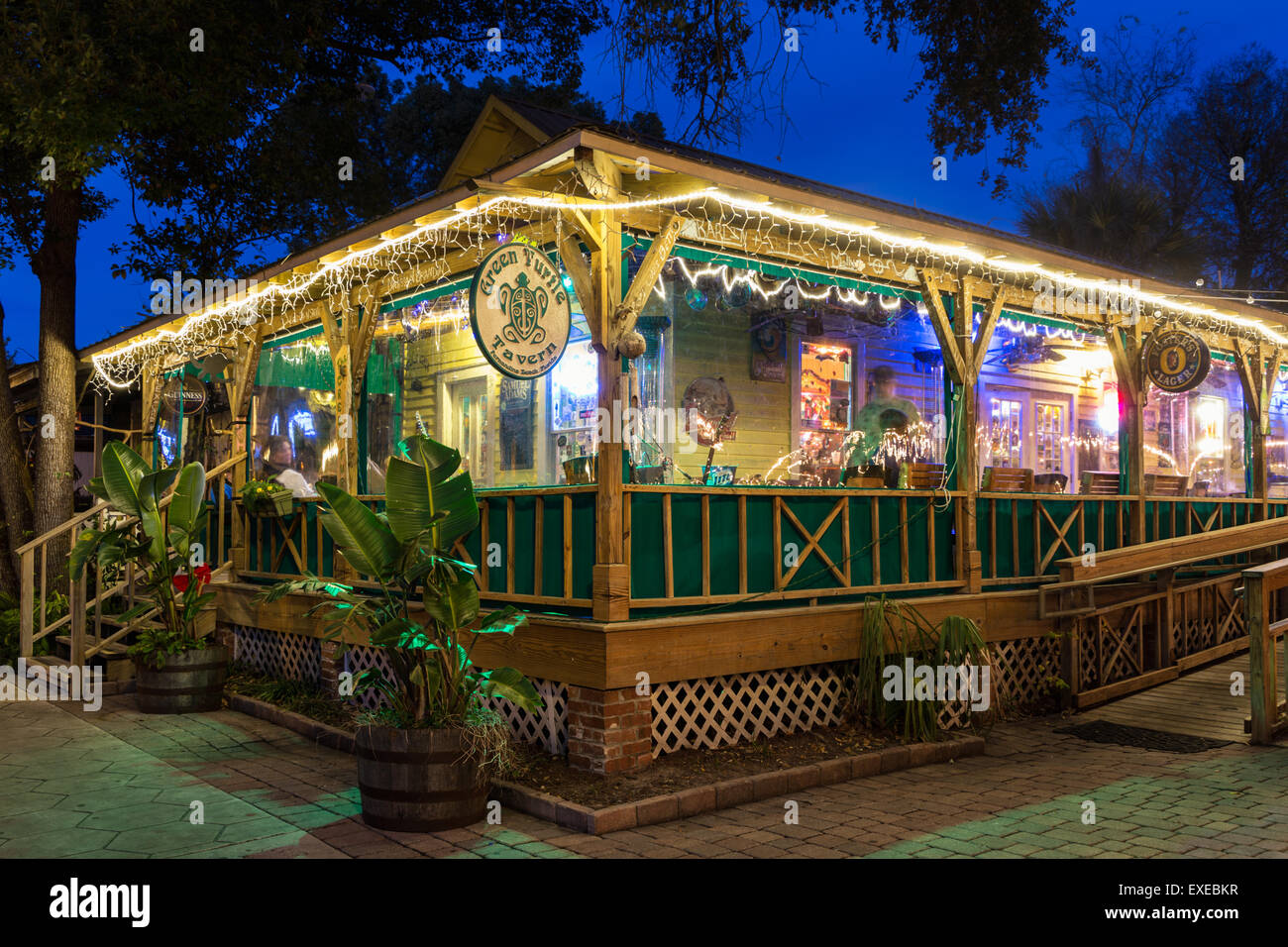 Green Turtle Tavern la nuit, Fernandina Beach, Floride Banque D'Images
