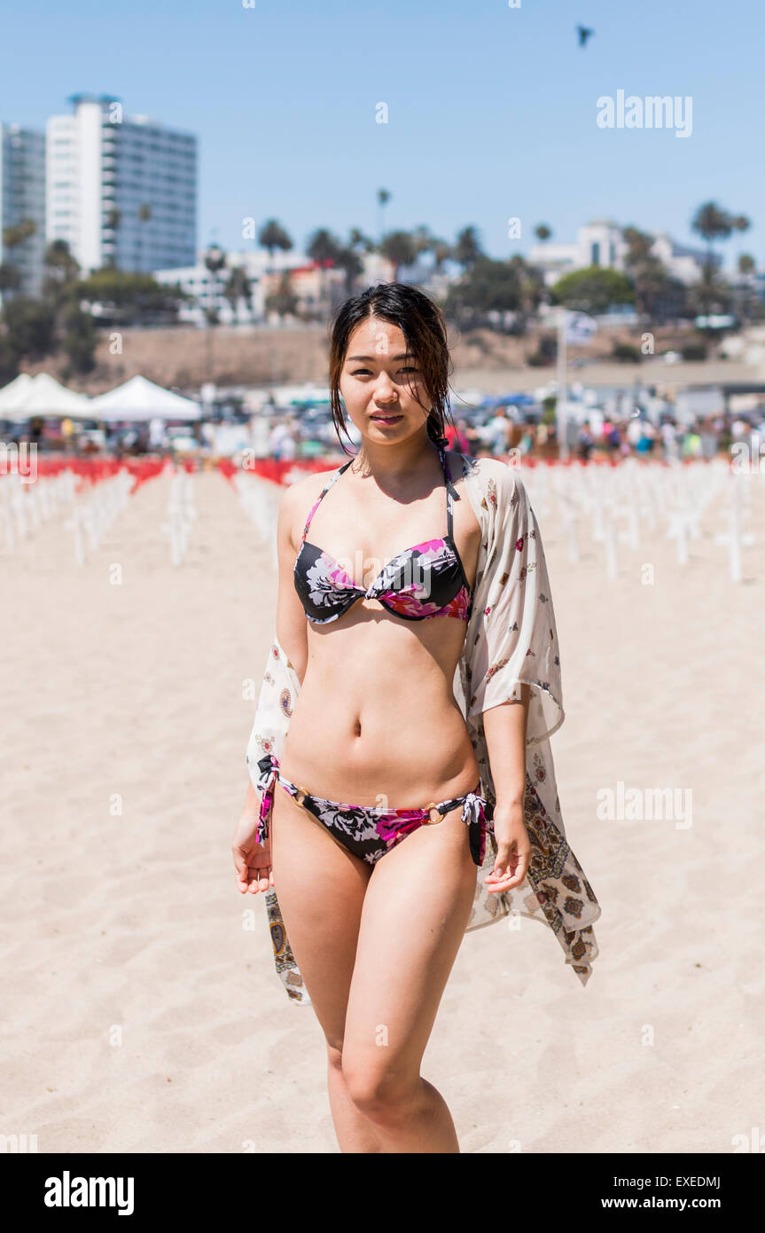 Modèle, bikini, asiatique, plage, sable, pier femme,maillot Photo Stock -  Alamy