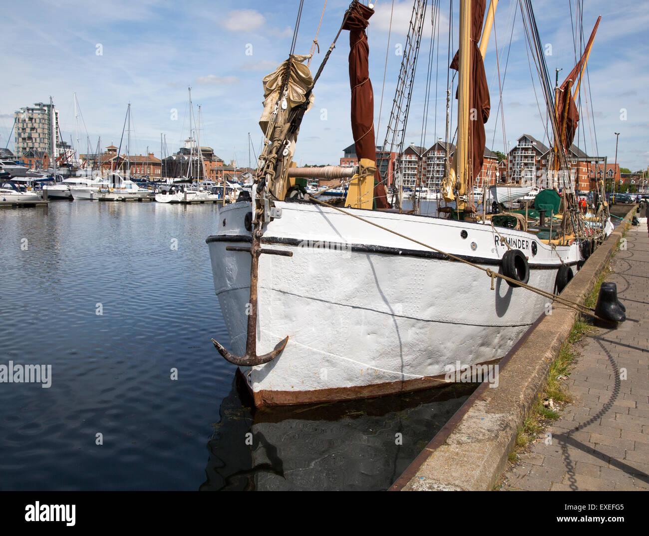 Barge à voile historique quai amarrage dans le bassin à flot, Ipswich, Suffolk, Angleterre, RU Banque D'Images