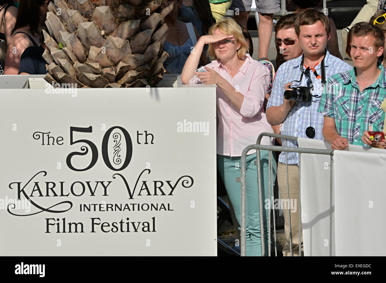 Karlovy Vary, République tchèque. 11 juillet, 2015. Atmosphère au cours de la 50e Festival International du Film de Karlovy Vary, République tchèque, le 11 juillet 2015. © Pavel Nemecek/CTK Photo/Alamy Live News Banque D'Images