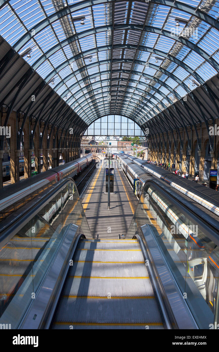 La gare de King's Cross intérieur - Londres, Angleterre Banque D'Images