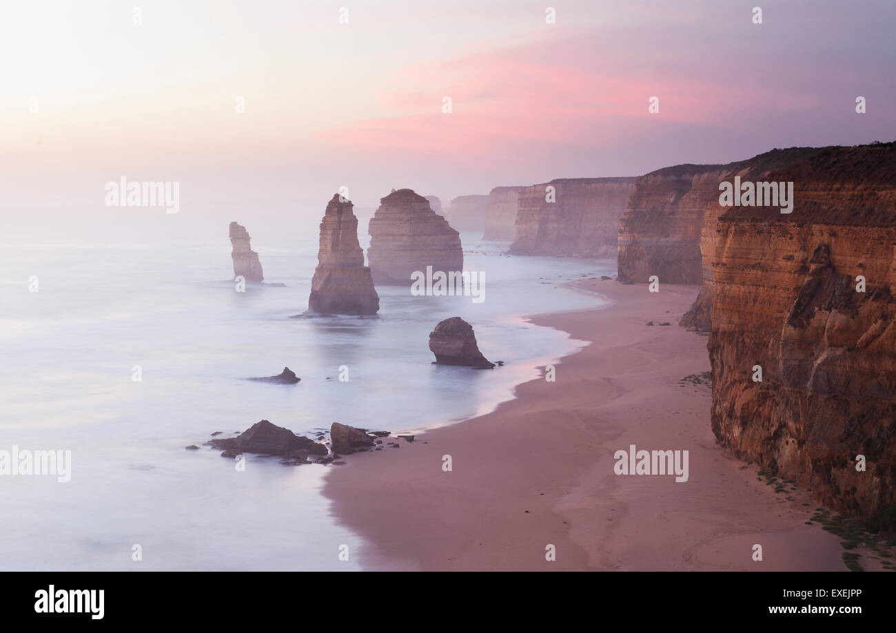 Douze Apôtres en Australie au coucher du soleil Banque D'Images