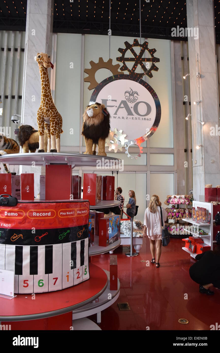 New York, USA. 09 juillet 2015. Jouets en peluche sont exposés au magasin  de jouets FAO Schwarz de New York, USA, 9 juillet 2015. Les membres plus  vieux jouet, fondée en 1862,