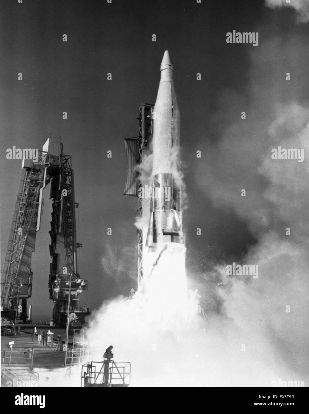 Project FIRE, une importante mission de reconnaissance par satellite, a consisté à lancer la fusée Atlas transportant le satellite OV1-2 le 5 novembre 1965. La mission a fourni de précieuses données de renseignement à des fins militaires et scientifiques. Banque D'Images