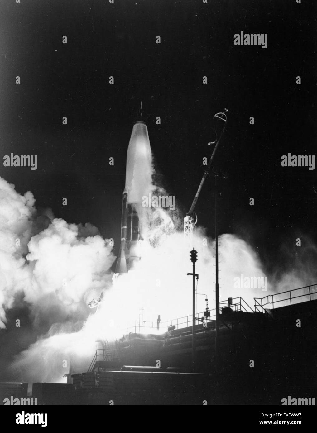 Détails Atlas 10B : Pad 11 ; la fumée et des flammes de la Base de Voile Date : 12/18/1958 Banque D'Images