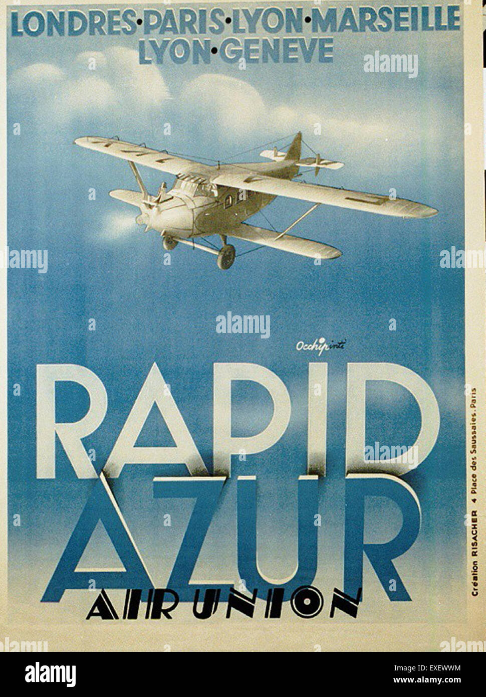 Cette affiche vintage des années 1930 fait la promotion de Rapid Azur, une compagnie aérienne française connue pour ses services passagers de luxe. L'affiche est un morceau de l'histoire de la publicité aéronautique, reflétant l'âge d'or du voyage aérien et l'importance du design dans la promotion des services aériens. Banque D'Images