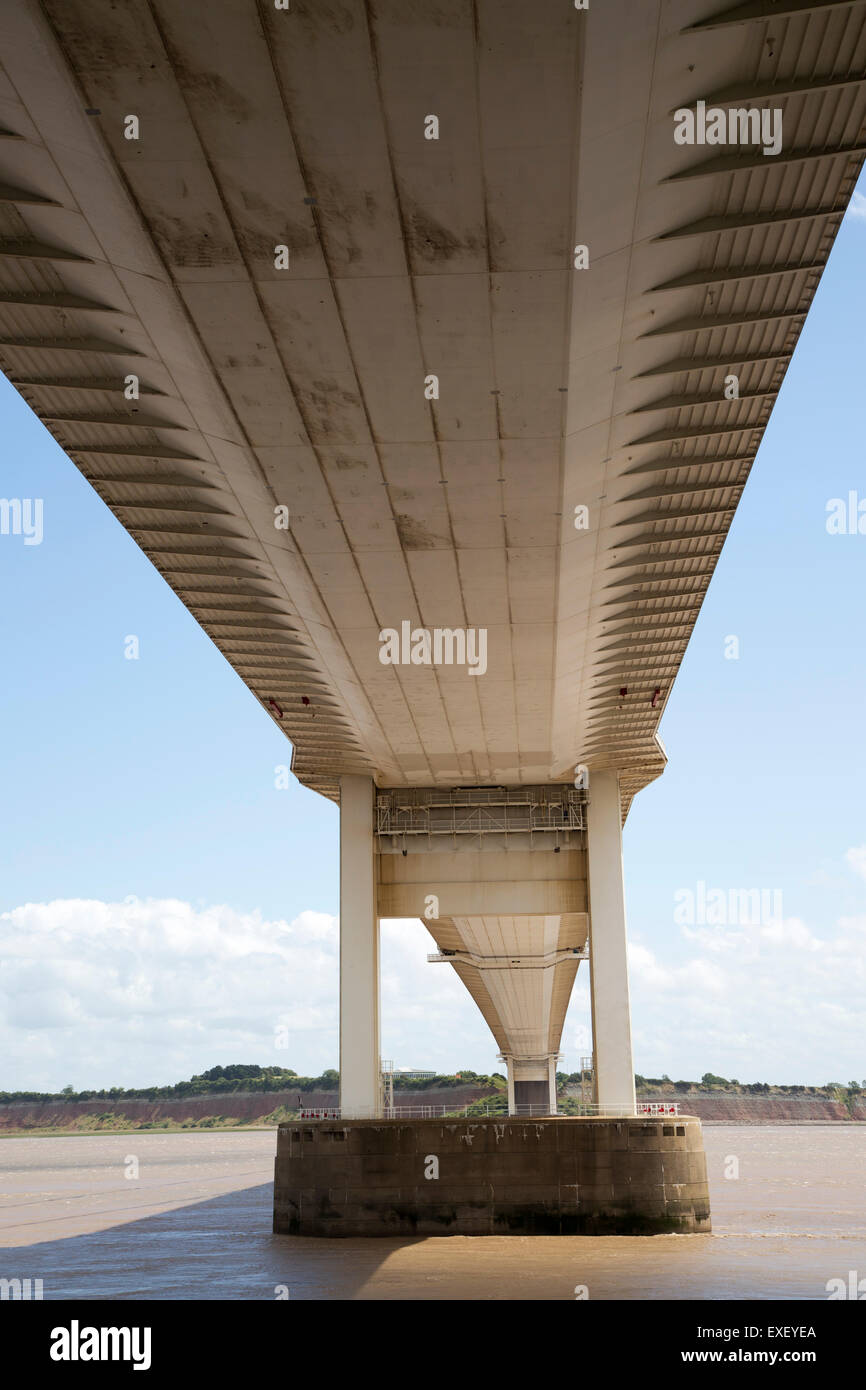 L'ancien 1960 Severn Bridge crossing entre Beachley et Aust, Gloucestershire, Angleterre, RU à Orient Banque D'Images