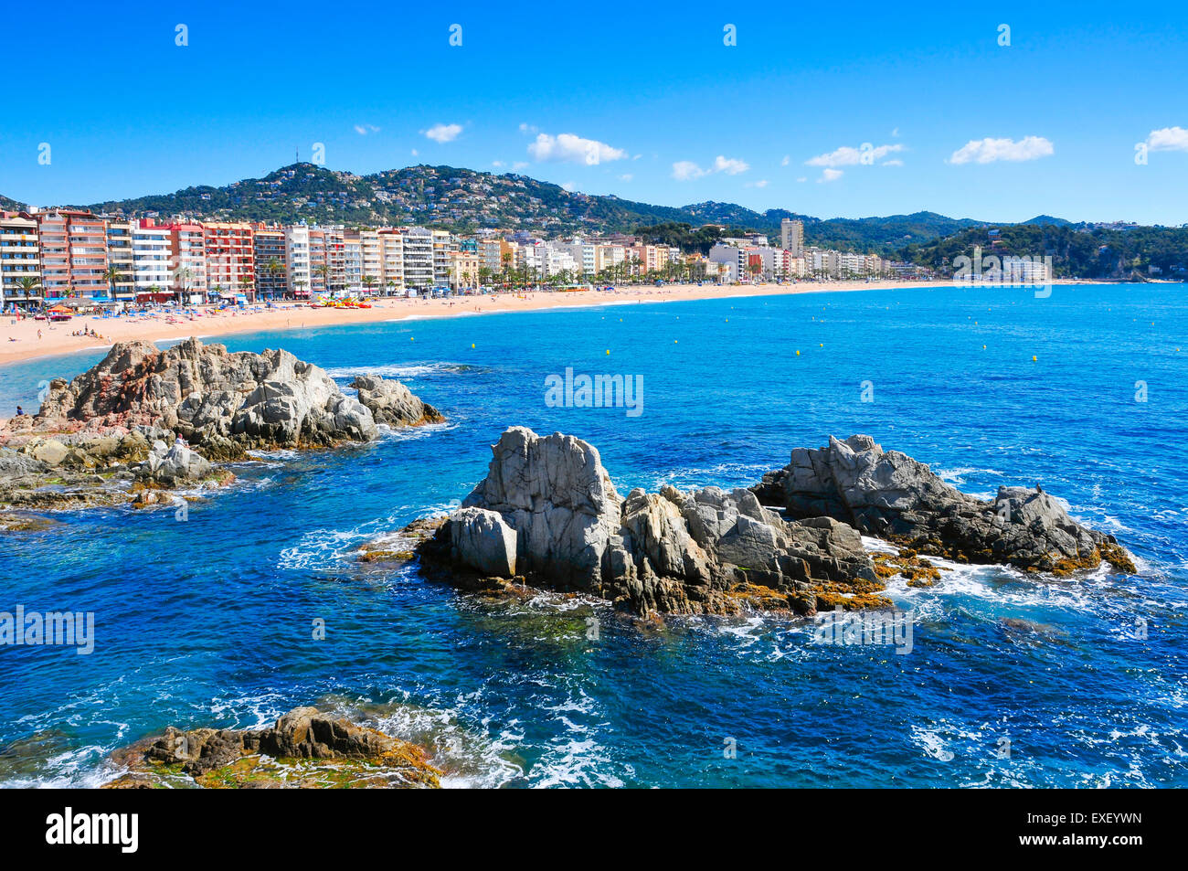 Vue panoramique de la Platja de la plage de Lloret de Mar à Lloret de Mar, sur la Costa Brava, Espagne Banque D'Images