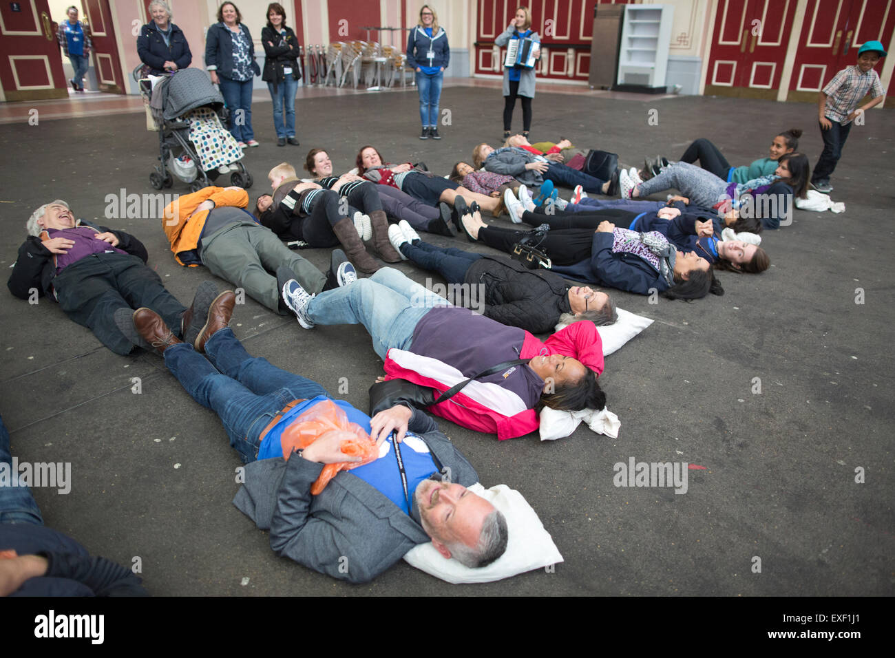 Les participants à l'Alexandra Palace de l'exposition commémorative du centenaire de la Première Guerre mondiale sur le front intérieur, UK Banque D'Images