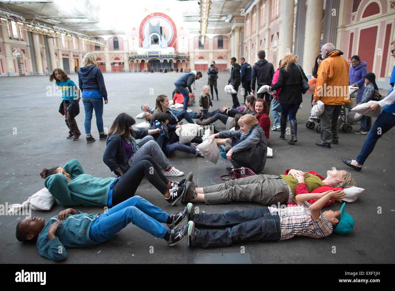 Les participants à l'Alexandra Palace de l'exposition commémorative du centenaire de la Première Guerre mondiale sur le front intérieur, UK Banque D'Images