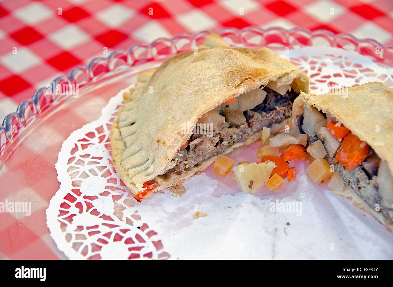 Tourte de viande avec pommes de terre et les carottes Banque D'Images