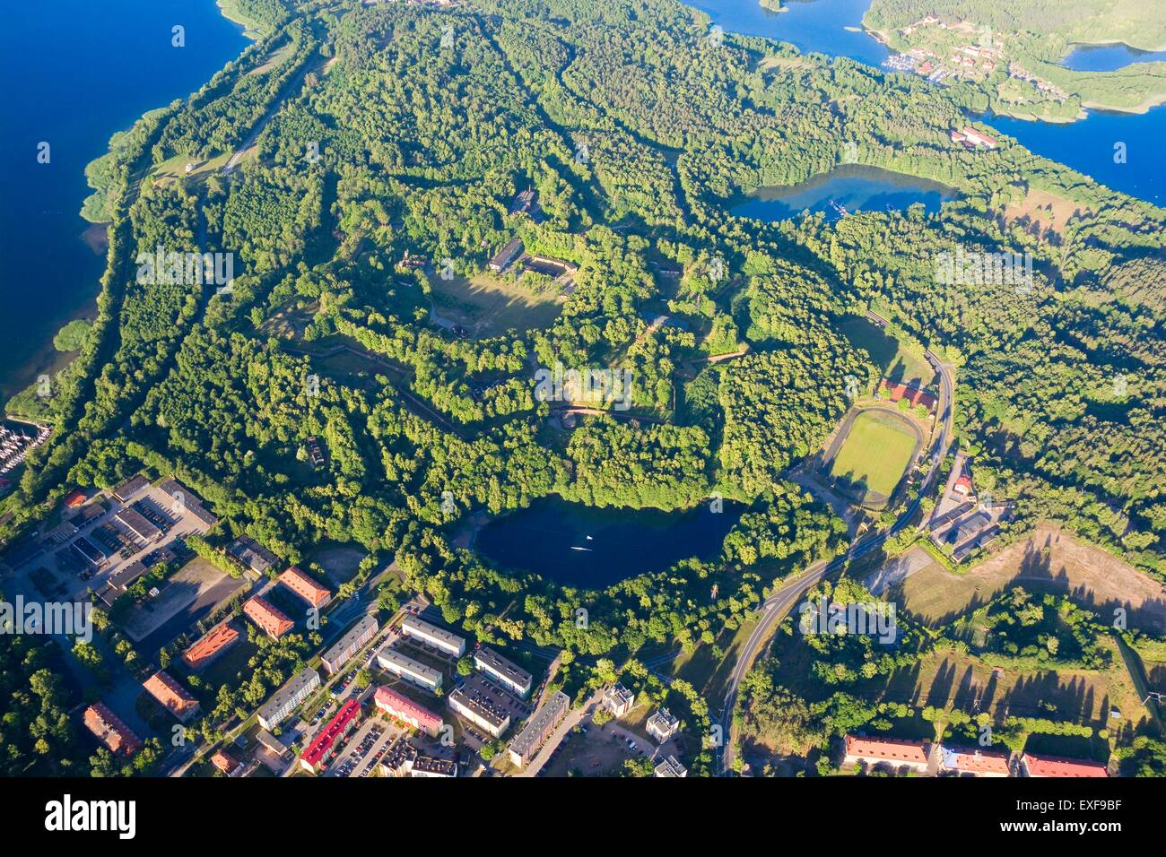 Vue aérienne de la forteresse Boyen situé entre les lacs Niegocin et Kisajno à Gizycko, Mazurie, Pologne Banque D'Images
