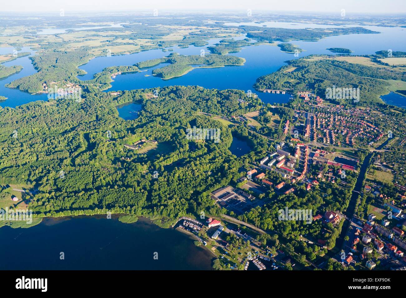 Vue aérienne de la forteresse Boyen situé entre les lacs Niegocin et Kisajno à Gizycko, Mazurie, Pologne Banque D'Images