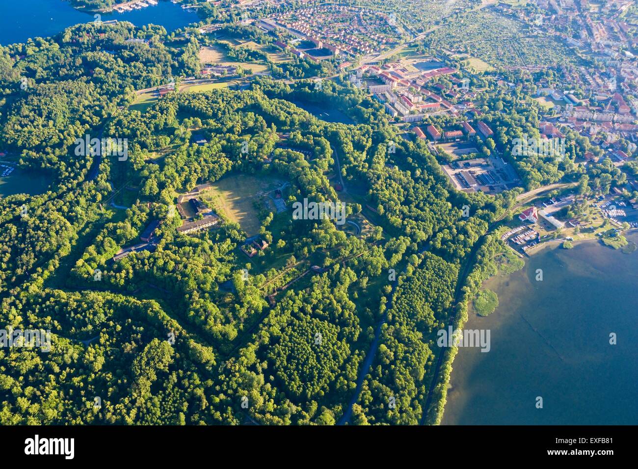 Vue aérienne de stratégiquement situé entre les lacs Niegocin et Kisajno - Boyen fief, Gizycko, Pologne Banque D'Images