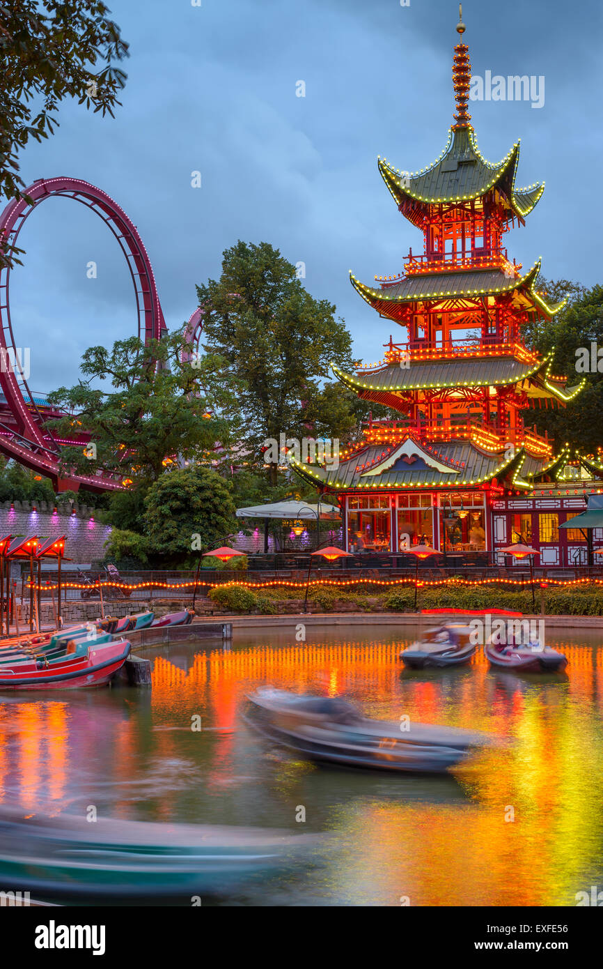 Les Jardins de Tivoli au Pavillon chinois à Copenhague, Danemark. Banque D'Images