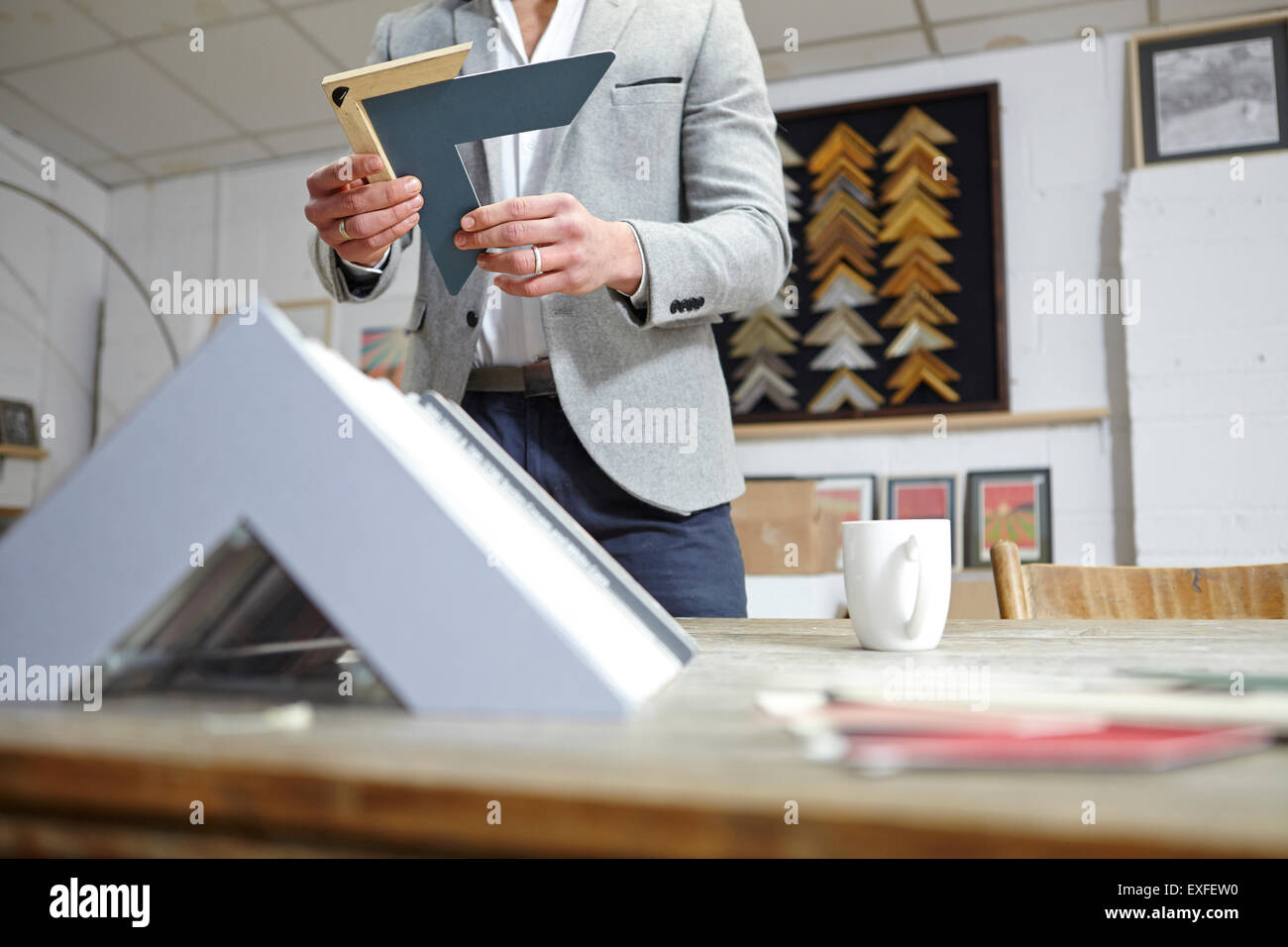 Niveau de la surface vue de la sélection d'encadreur cadre dans les encadreurs atelier Banque D'Images