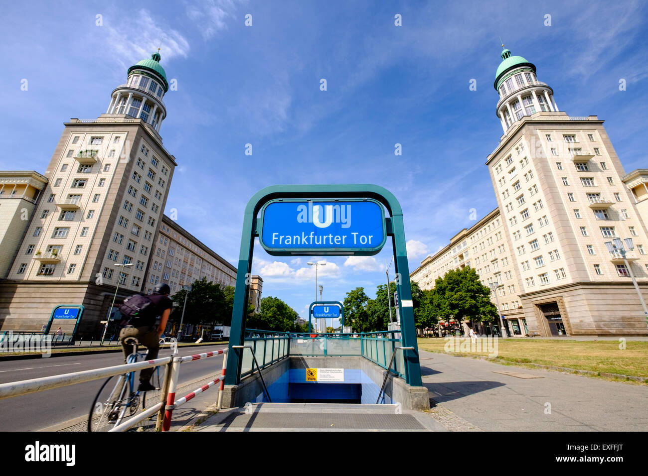 L'architecture de l'Allemagne de l'est à Frankfurter Tor sur Karl Marx Allee à Berlin Allemagne Banque D'Images