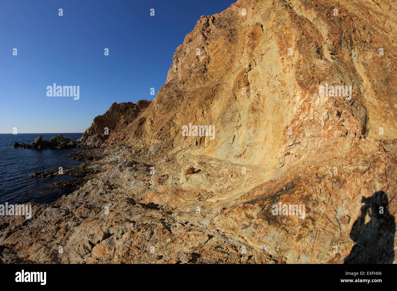 De couleur dorée dans Skalosies rockscape volcanique /Région de Stipseis Kaspakas village. Lemnos Limnos island, ou la Grèce. Banque D'Images