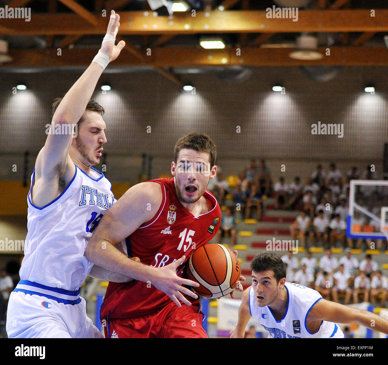 Lignano, Italie. Le 13 juillet, 2015. Marko Tejic (SRB) au cours de la FIBA U20 Championnat de basket européen les hommes. 13 juillet 2015. photo Simone Ferraro/Alamy Live News Banque D'Images