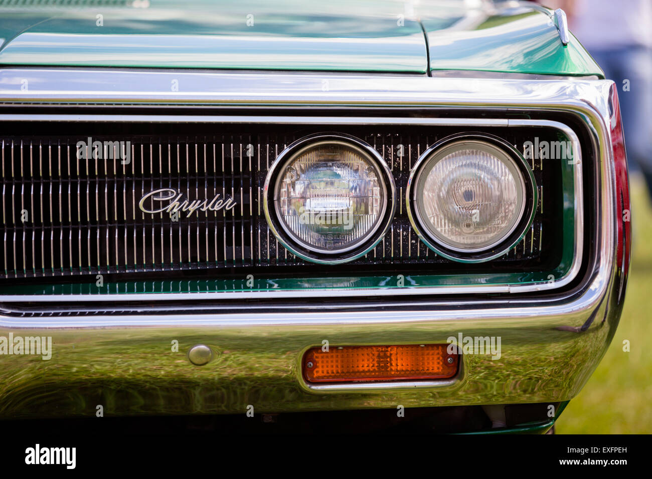 Avant d'un classic 1960 Chrysler voiture américaine montrant les phares et clignotants Banque D'Images
