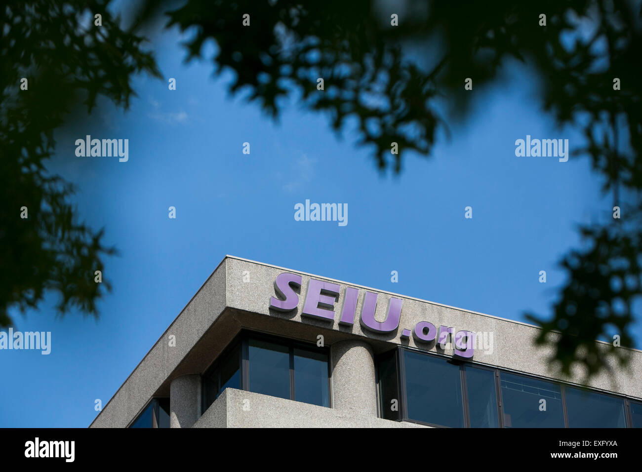 Un logo affiche à l'extérieur du siège de l'Union internationale des employés de Service (SEIU) à Washington, D.C. le 11 juillet 2015 Banque D'Images