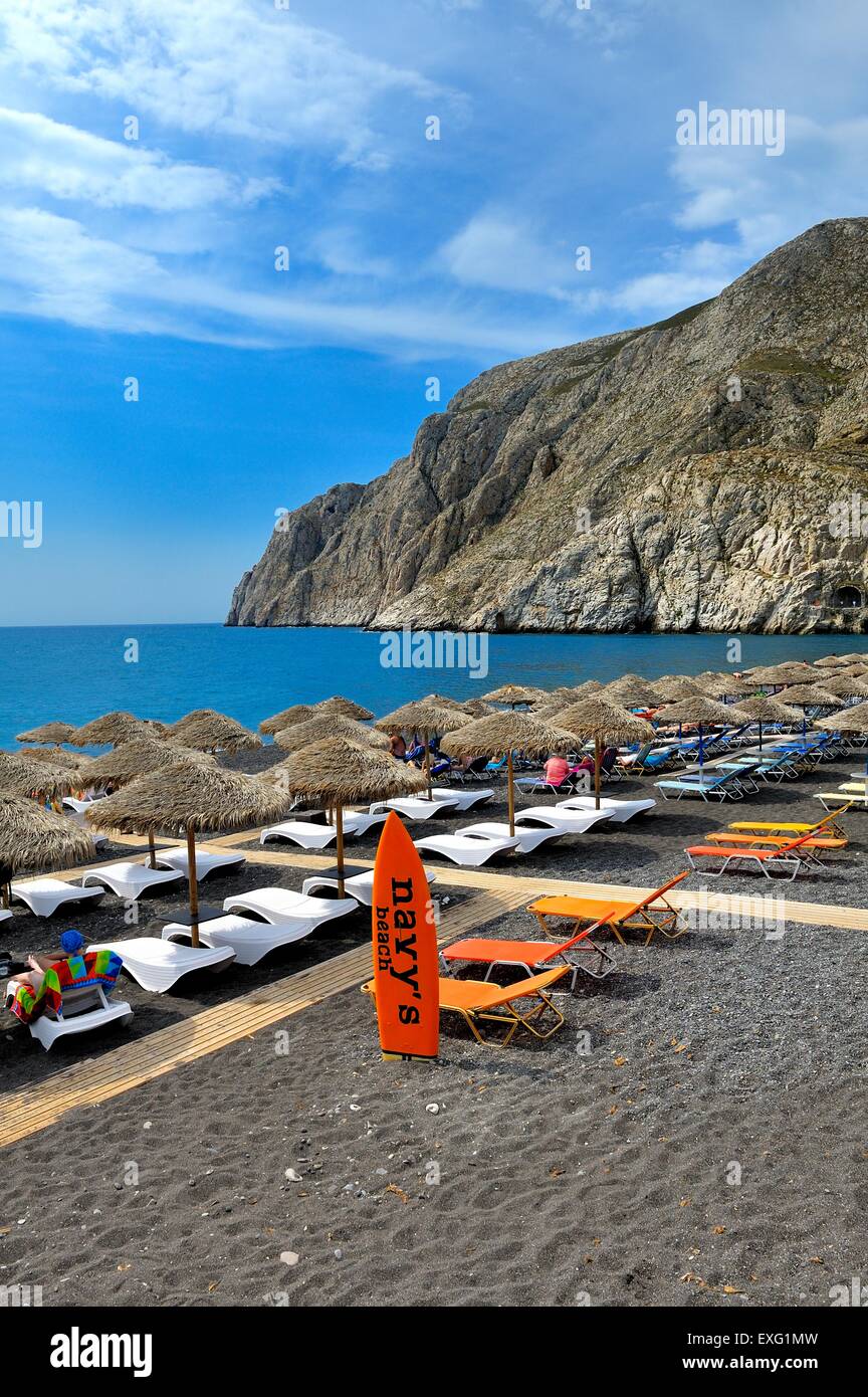 La plage de Kamari Santorini Grèce Banque D'Images