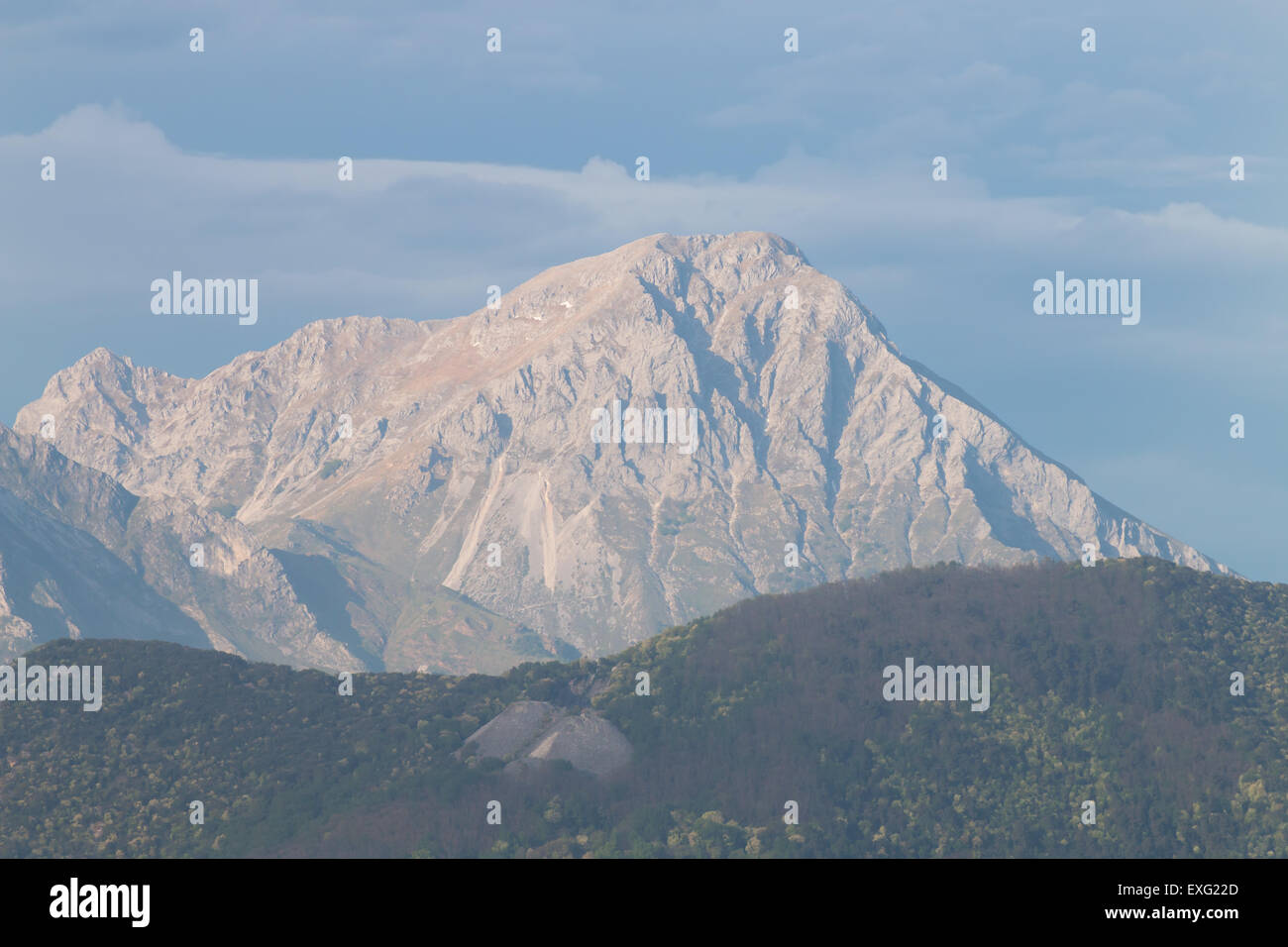 Pania della Croce de montagne Alpes apuanes en Toscane vue de Forte dei Marmi Banque D'Images