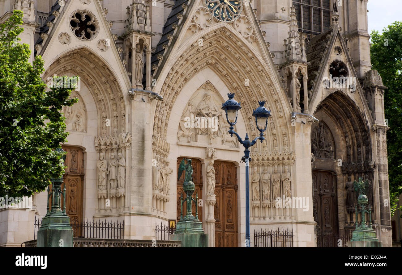 Nancy dans la région Lorraine et de la Meurthe-et-Moselle, France. Juin 2015 Nancy est une ville dans le nord-est du département français de la Meurthe-et-Moselle, et autrefois la capitale du Duché de Lorraine, puis la province française du même nom. La Place Stanislas, un grand carré construit entre mars 1752 et novembre 1755 par Stanislaw I pour lier la vieille ville médiévale de Nancy et de la ville nouvelle construite sous Charles III au 17ème siècle, est un site du patrimoine mondial de l'UNESCO. Banque D'Images