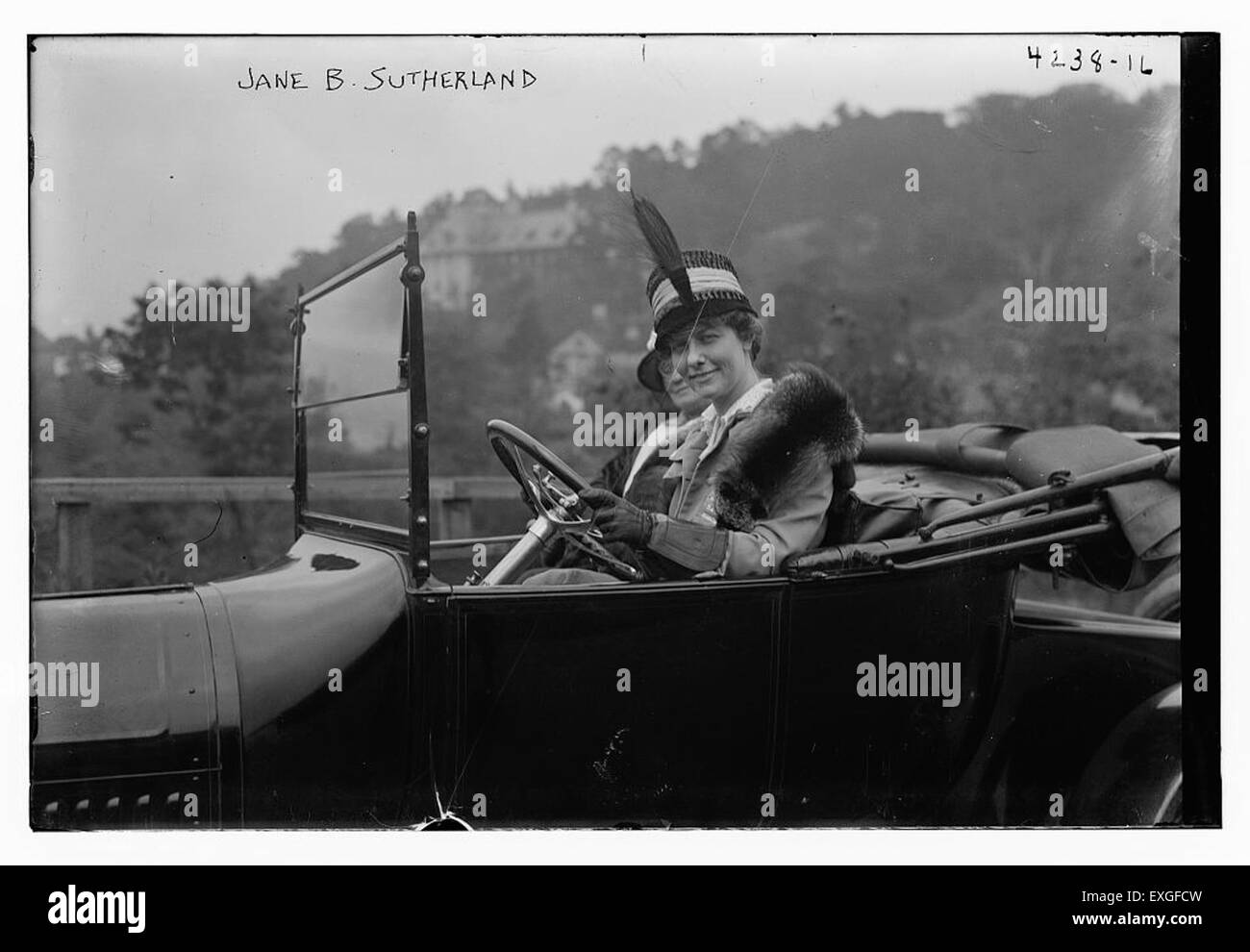 Jane B. Sutherland était une artiste remarquable, connue pour ses contributions à American compris Ses œuvres capturent des moments de la vie quotidienne en mettant l’accent sur le réalisme et la précision historique, apportant profondeur et émotion aux scènes ordinaires. Banque D'Images