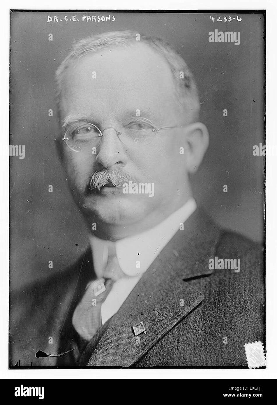 Un portrait professionnel de Dr Parsons, mettant en évidence ses contributions à son domaine. L'image capture l'aspect digne de cette figure au début du XXe siècle. Banque D'Images