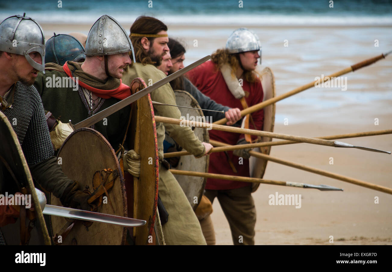 Vikings sur la plage à pendant le tournage de Bamburgh Banque D'Images