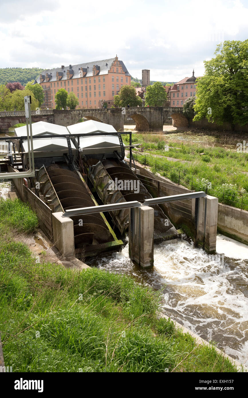 Vis d'Archimède 1 turbines hydroélectriques sur la rivière Werra Hann Munden Basse-saxe Allemagne Banque D'Images