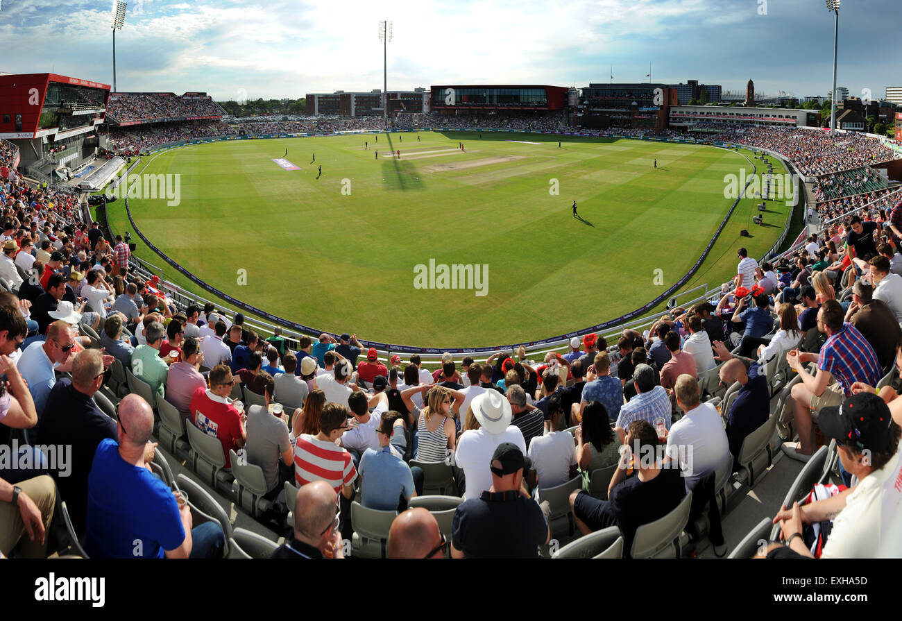 Vue panoramique de unis Old Trafford, Manchester, Angleterre. T20 cricket souffle entre Lancashire et Yorkshire Banque D'Images
