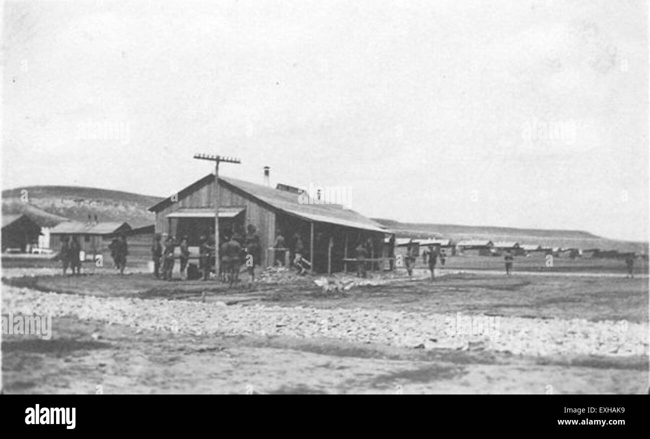 La photographie montre le camp de détention no 2 au Camp Republican-Exchange Store, illustrant les difficultés rencontrées par les détenus dans le camp et les conditions environnantes pendant la période. Banque D'Images