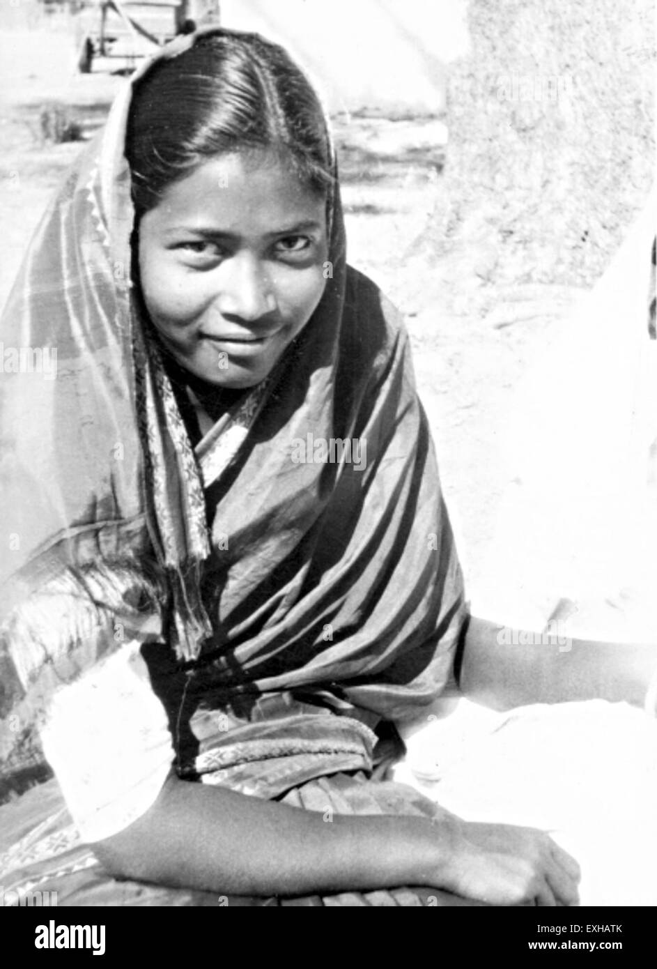 Dorothy Tirki, une lycéenne de Bihar, en Inde, est photographiée en 1962, mettant l'accent sur la sensibilisation éducative mennonite et le travail missionnaire du Conseil des missions mennonite dans la région. Banque D'Images