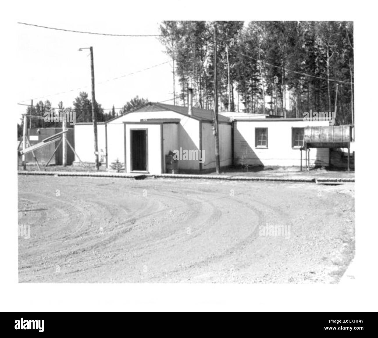 Une cuisine et une salle à manger, probablement une partie d'une maison mennonite ou d'un centre communautaire, offrant un espace pour les repas et la camaraderie communautaires, essentiels pour le développement et le service communautaires. Banque D'Images